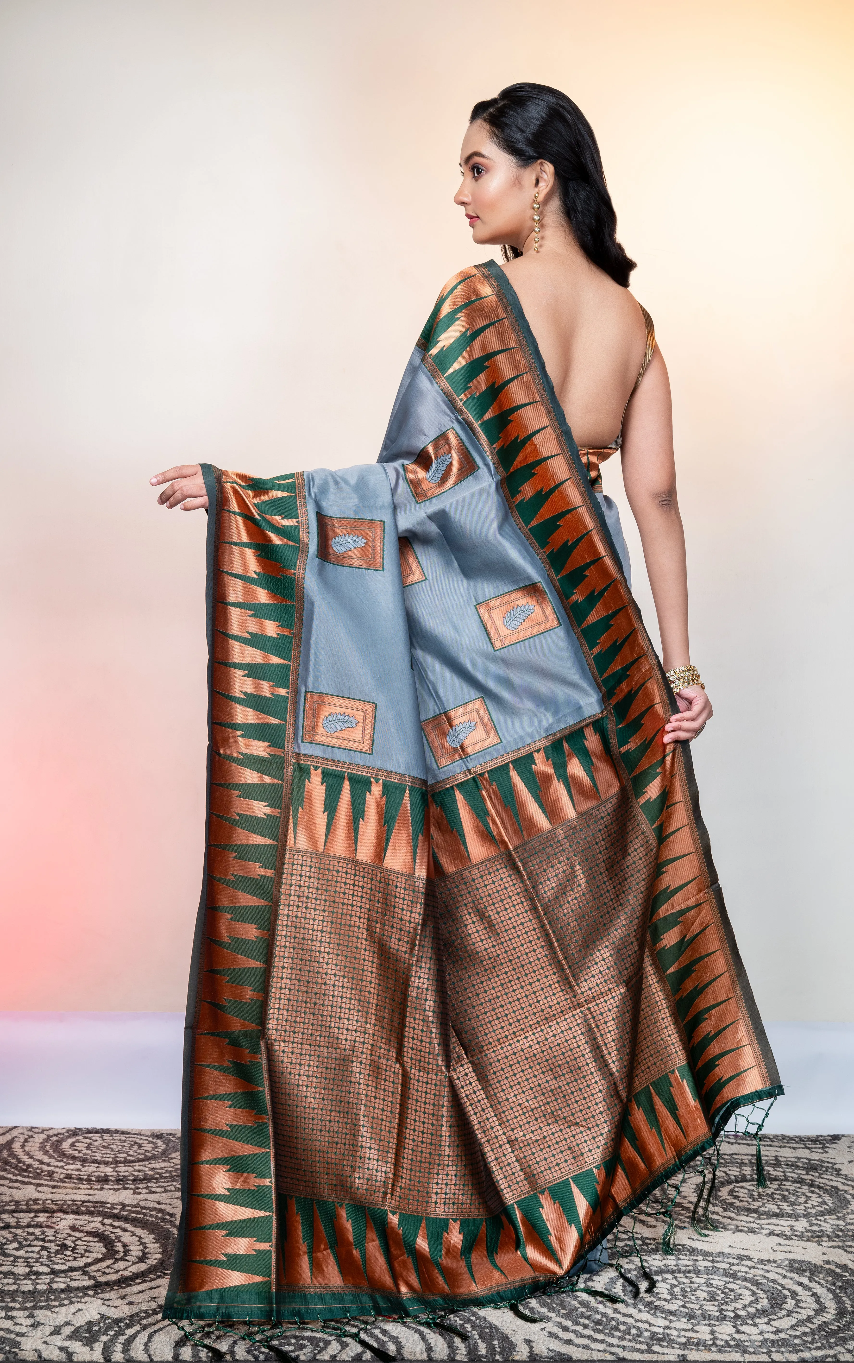 Women Grey Kanchipuram Pattu Silk Saree With Contasting Temple Border