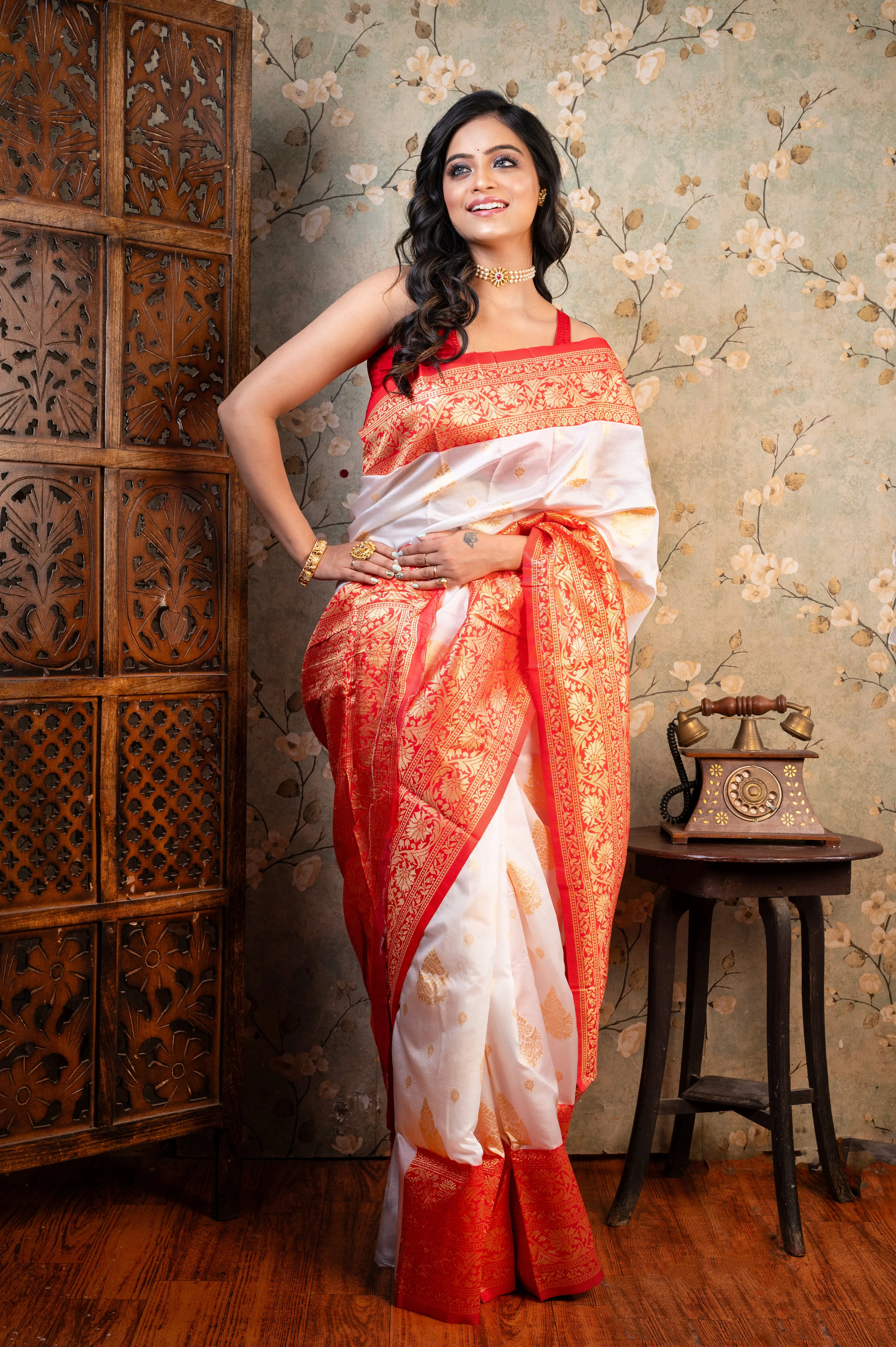 Women Off-White Soft Silk Saree With Red Border And Pallu